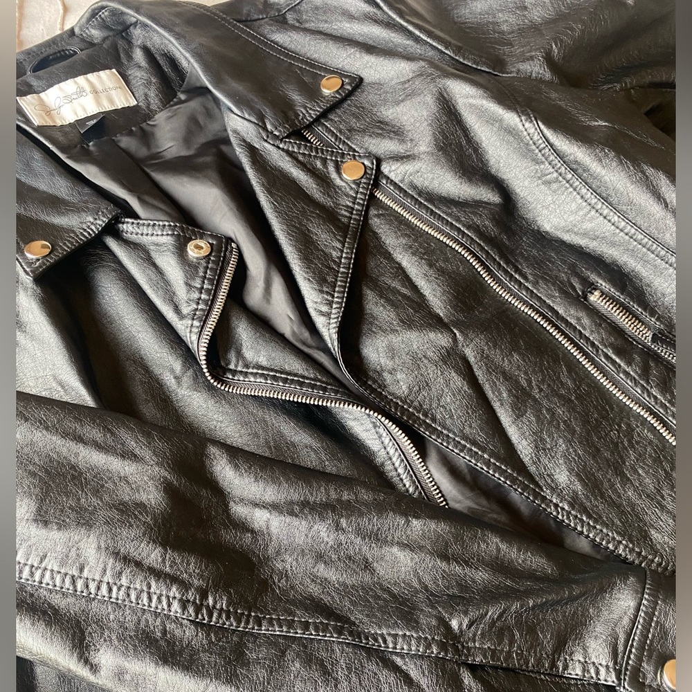 LEATHER JACKET, not worn ❤️ - Picture 2 of 3